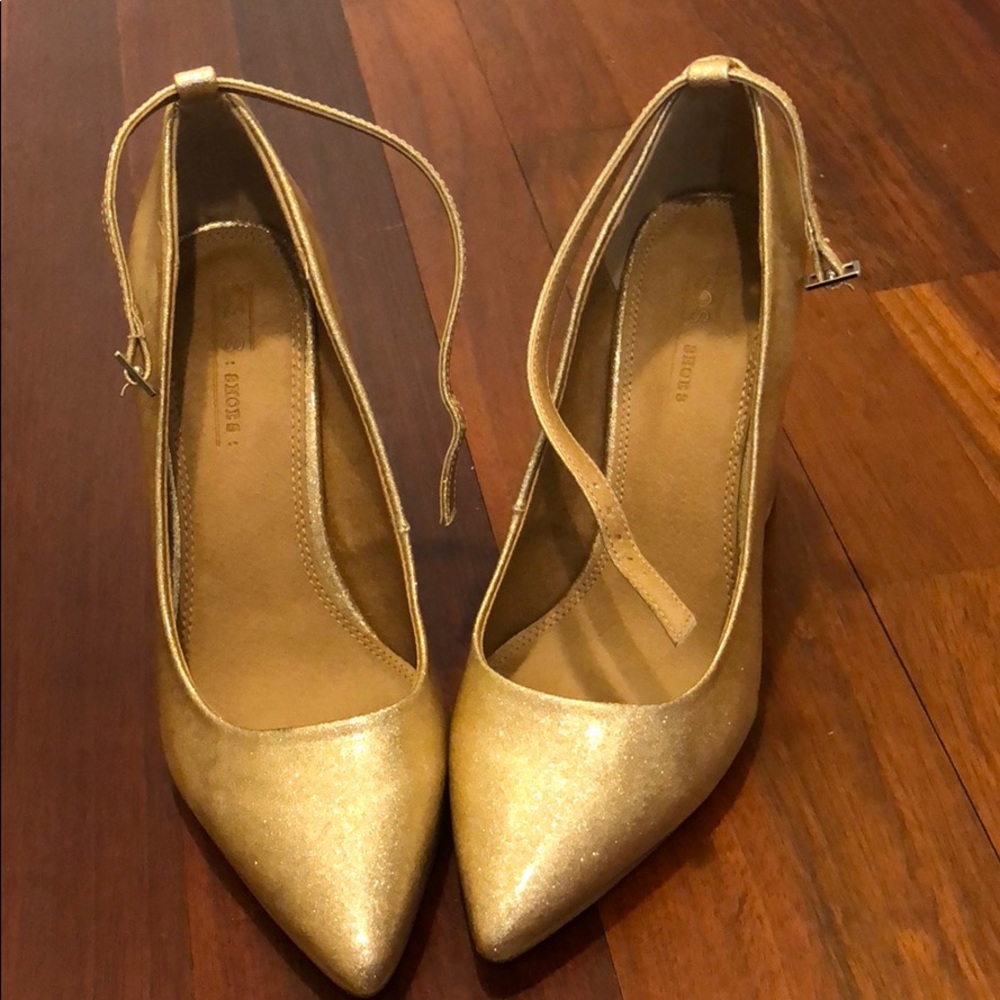 Gold block heel